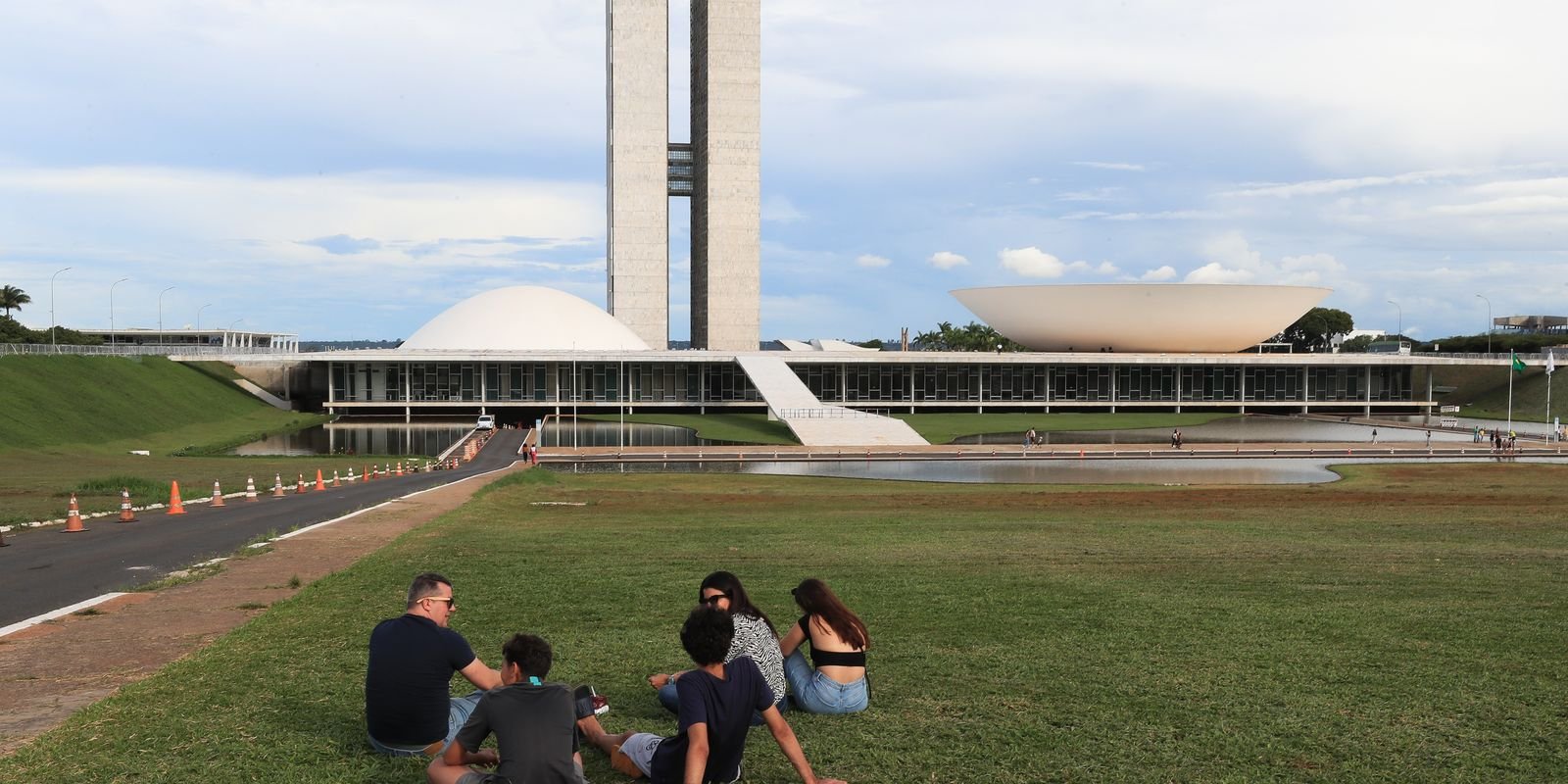 Senado cria comissão para tratar de tarifas com Congresso dos EUA