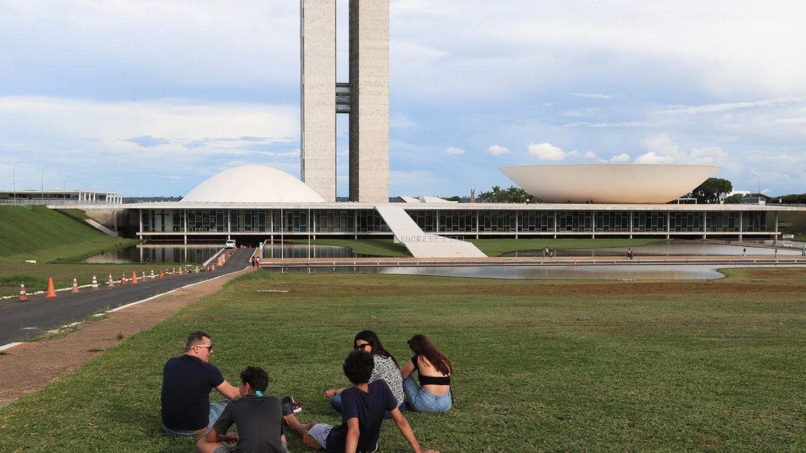 Senado cria comissão para tratar de tarifas com Congresso dos EUA