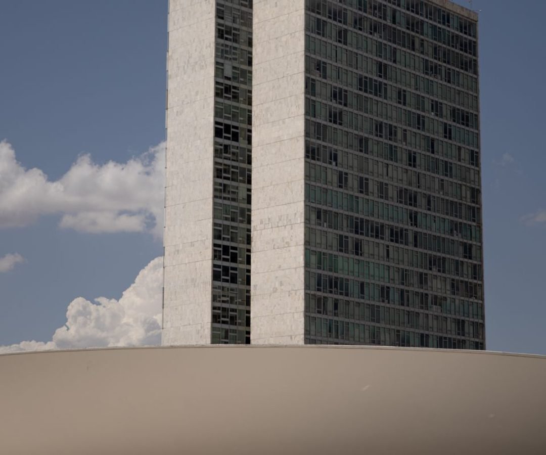 Câmara declara perda de mandato a 7 deputados e dá posse a substitutos